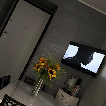 Naomi Luxury