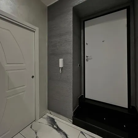 Naomi Luxury * Catania