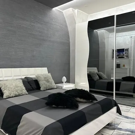 Naomi Luxury * Katania