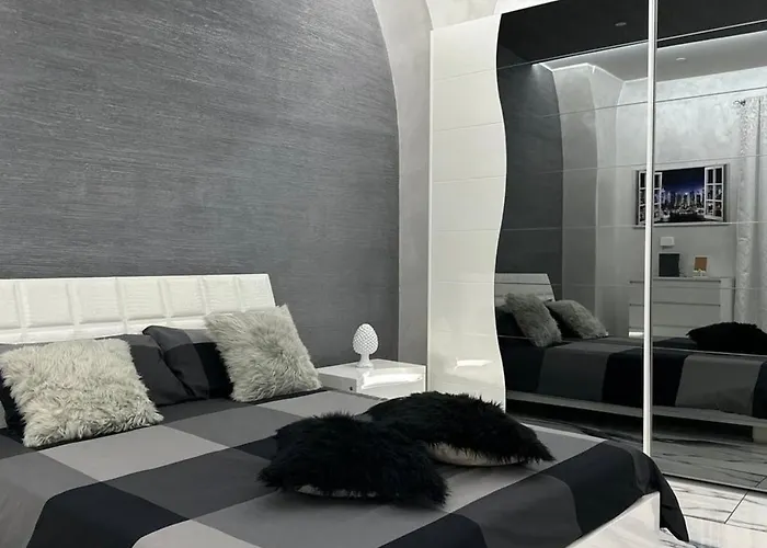 Naomi Luxury * Catania